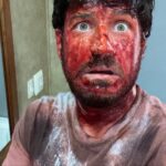 Marco Pigossi Instagram - Hoje é dia do ator! Esse ofício tão louco e tão mágico que me alimenta e me cura todos os dias ao mesmo tempo 🎭