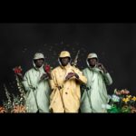 Marco Pigossi Instagram - O fotógrafo senegalês Omar Victor Diop (@omar_viktor) levanta questões ambientais e todo impacto e desafios que a crise climática trouxe para o continente africano com sua série ALLEGORIA. Diop traz uma sequência de auto-retratos utilizando elementos de espécies da fauna e flora africana ameaçados de extinção, criando assim “alegorias” que representam e personificam a preocupação humana com a preservação do meio ambiente que brevemente poderiam ser apenas memórias encontradas em livros de história.