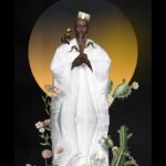 Marco Pigossi Instagram - O fotógrafo senegalês Omar Victor Diop (@omar_viktor) levanta questões ambientais e todo impacto e desafios que a crise climática trouxe para o continente africano com sua série ALLEGORIA. Diop traz uma sequência de auto-retratos utilizando elementos de espécies da fauna e flora africana ameaçados de extinção, criando assim “alegorias” que representam e personificam a preocupação humana com a preservação do meio ambiente que brevemente poderiam ser apenas memórias encontradas em livros de história.