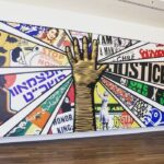 Marco Pigossi Instagram - #tbt de Atlanta, no National Center for Civil and Human Rights, com o mural da designer gráfica Paula Scher que celebra, reúne e conecta os movimentos relacionados ao ativismo pelos direitos humanos e civis, e os destaca como uma luta em constante evolução. Aliás esse espaço é visita obrigatória para quem passa por Atlanta!