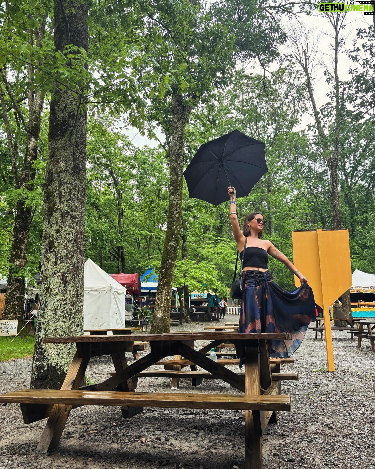 Maren Morris Instagram - thirst traps ren faire. yeah that sums me up. 🧝🏼♀️