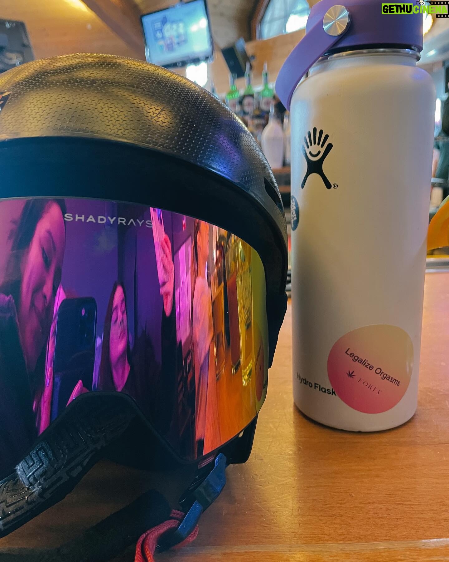 Maren Morris Instagram - my sides hurt from laughing so hard all week with my friends from elementary school. the well is full. ⛷️