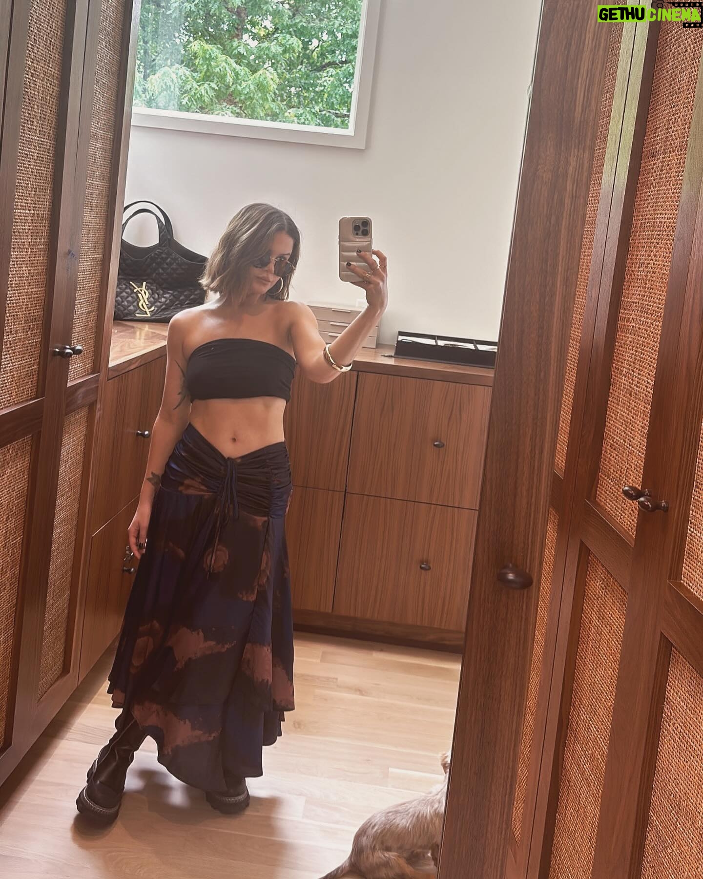 Maren Morris Instagram - thirst traps ren faire. yeah that sums me up. 🧝🏼♀️