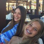 Margarida Corceiro Instagram - Hoje é o dia da pessoa que me atura há 11 anos e ainda não se fartou. Tragam o prémio. A minha irmã, mãe, melhor amiga e confidente. A pessoa que me conhece melhor no mundo inteiro. Que continuemos de mão dada pela vida fora como se tivéssemos sempre 11 anos 💖 Parabéns Bili @margaridafdeveza