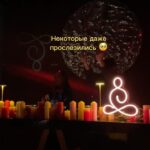 Margarita Gerasimovich Instagram - Довела друзей до слёз 🥹❤️‍🩹 *осторожно, в песне мат 🔞 (но мне кажется, это самый милый мат на земле😅) Октябрь 2023, закрытое афтепати для лучших друзей после моего сольного концерта в стадике. Мой друг @roman_bestseller выходит за вертушки и мы первый раз в жизни экспромтом показываем по секрету нашу смешную добрую песенку про друзей, мелодию с текстом к которой я написала специально для Ромкиного саундпродюсерского альбома сидя попой на энциклопедии у Ромки в падике за 15 минут 😂 Никто не выложил этот кусок, потому что тогда было нельзя. Но я помню, как многие их моих друзей прослезились от этих строчек. Это был такой трогательный момент. Круто, что кто-то снял на память. «да, бывает в жизни *уйня, но у меня есть друзья», - мой девиз по жизни. Когда болит душа, я всегда прикладываю к ней друзей. Сегодня Ромин альбом, наконец, вышел на всех площадках. На нём спело много чудесных музыкантов. От моего любимого @1lyriq до голосистого @jony.me . Это очень красивый и талантливый альбом настоящего саундпродюсера и автора, и я счастлива, что стала маленькой его частью. Поддержите, пожалуйста, Рому, он очень старался 🤍 Кстати, мне кажется наша песня «друзья» - это идеальный «звук» для рилсов с друзьями 😉