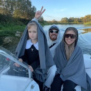 Margarita Gerasimovich Instagram - Оставлю на память о таком простом и таком счастливом дне моей жизни

«Навсегда лишь планета, старый рок на кассетах и ЛЮБОВЬ»

Очень, очень много любви в каждом мгновении моей удивительной жизни 🤍