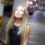 Margarita Gerasimovich Instagram - Уже послушали «Кончится лето»🎧? Давайте сделку: с меня текст песни - с вас в комментах любимая строчка 👇🏼 «КОНЧИТСЯ ЛЕТО» Тянет в груди Город затих Тебе плохо и ты в этом не один В сотнях чужих окон Таких нас много Вот бы уйти Да только куда Если всюду я с собой беру себя Я поделюсь тем, как боюсь лишь с Богом Крепкий чай в стакане, пьяный проводник Голос Честера в стареньких проводных Если честно, запуталась как они я туго Кончится лето, и эта боль, и сигареты Всё пройдёт Навсегда лишь планета Старый рок на кассетах И любовь Знаю паршиво Но боль - тоже жизнь Алкоголем и дымом ты не глуши Стой и дыши Стой и дыши Глубже И будет рассвет И будут победы Лишь бы остаться на светлой стороне Богу видней и это зачем-то нужно Если в небо не верится - не смотри Оно под ногами в лужах всё равно горит Этой болью с тобою жизнь говорит Ты слушай 🎥 @balllabanov