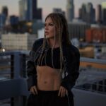 Margarita Gerasimovich Instagram - Ну что, подъехал ЛА’йский контент, наконец. И это только начало. А вообще тут каждый божий день топовые команды предлагают посниматься. Уже поставили съемки с ребятами, кто снимает Vogue, а видео на днях будем снимать с девочкой, которая снимала Vivienne Westwood ❤️‍🩹 Столько придумали красоты тут. Всё же творческая энергия в ЛА одна из самых мощных, что я встречала в жизни. На Бали, например, вообще ни сниматься, ни работать в целом не хочется. В Москве хочется, вот в ЛА тоже хочется А где у вас прёт энергия творить? 📷 @alyanovikova Muah: @makeup_katerina.tos Style: @svetlanaaa.a