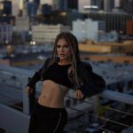 Margarita Gerasimovich Instagram - Ну что, подъехал ЛА’йский контент, наконец. И это только начало. А вообще тут каждый божий день топовые команды предлагают посниматься. Уже поставили съемки с ребятами, кто снимает Vogue, а видео на днях будем снимать с девочкой, которая снимала Vivienne Westwood ❤️‍🩹 Столько придумали красоты тут. Всё же творческая энергия в ЛА одна из самых мощных, что я встречала в жизни. На Бали, например, вообще ни сниматься, ни работать в целом не хочется. В Москве хочется, вот в ЛА тоже хочется А где у вас прёт энергия творить? 📷 @alyanovikova Muah: @makeup_katerina.tos Style: @svetlanaaa.a