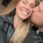 Margarita Gerasimovich Instagram - Сегодня ровно 4 года, как мы вместе Как говорит Мия - «у мамы с Федей котовщИна» 😸😸 Принимаем поздравления. И Вам тоже от всего сердца желаем любви, самой чистой 🤍 @easyg.guy , ты лучший человек во вселенной, вот это я понимаю ‘намедитировала’ 🤌🏻😅 люблю тебя! *уехали на свидание мечты 🔜 **показать, что этот сумасшедший мне подарил?🙈