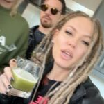 Margarita Gerasimovich Instagram - Временный пост для китов, медиториумцев и просто читателей из Лос-Анджелеса Завтра у нас с вами встреча на пляже. Бесплатная, открытая, можно всем. Будем болтать, обниматься, знакомиться, жечь костёр и петь песни под гитару. Берите с собой детей, собак, друзей, пледики, чай и, главное, хорошее настроение. Инфа с подробностями по месту и времени - в сторис 🤍 До встречи ☺️