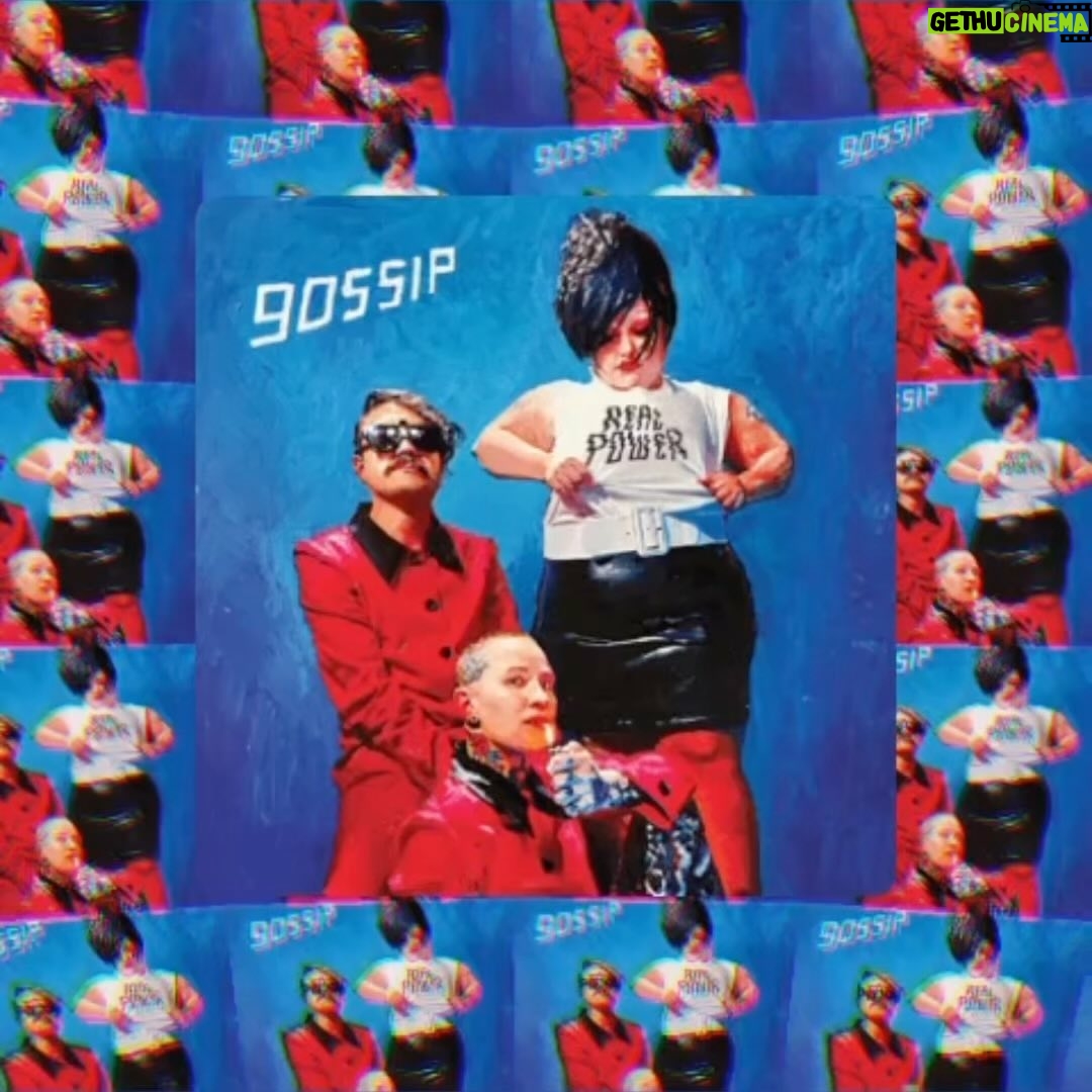 MariMoon Instagram - Meu TOP#5 dessa semana: ✅ GOSSIP - “Real Power” O último single da banda lançado dia 19/JAN faz parte do tão aguardado próximo álbum de mesmo nome. Estamos a 12 anos aguardando Beth Ditto, Nathan Howdeshell e Hannah Blilie soltarem esse disco (vem aí). Já curti os singles (saiu tb “Crazy Again”) e tô ansiosa pra ver esse show! ✅ MGMT - “Nothing to Declare” Vale ouvir essa assistindo ao clipe que é muito massa! 🤍 A protagonista é @ingadanielle PCD que luta contra o câncer. Saiu dia 10/JAN. ✅ LEE SCRATCH PERRY - “King Perry” Álbum póstumo do icônico produtor jamaicano que faleceu em 2021, mas antes gravou algumas músicas e collabs que saem agora nesse álbum. Duas tracks tem minha mega musa @greenteapeng. Saiu dia 02/FEV. ✅ HELADO NEGRO - “Best for you and Me” EP do produtor musical Roberto Carlos Lange, filho de imigrantes equatorianos nos EUA / Flórida. Saiu agora dia 11/JAN e tem um climinha gostosin. ✅ BRITTANY HOWARD - “Prove it to You” Eu sou louca por essa mulher! Um mega talento (ex Alabama Shakes), premiadissima no Grammys, agora lança um trabalho mais eletrônico. Saiu dia 26/JAN.