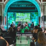 MariMoon Instagram - Quem aí investiu em criptomoedas e tá dando risada hoje? Tô lembrando daquele evento @nft.rio que eu participei como moderadora / apresentadora e pensando que legal vai ser o SXSW! Eu amo inovações, tecnologia e ideias que prometem mudar o mundo pra melhor. 😄✨ E fica a dica: @area.bitcoin 👍 pra saber mais sobre!