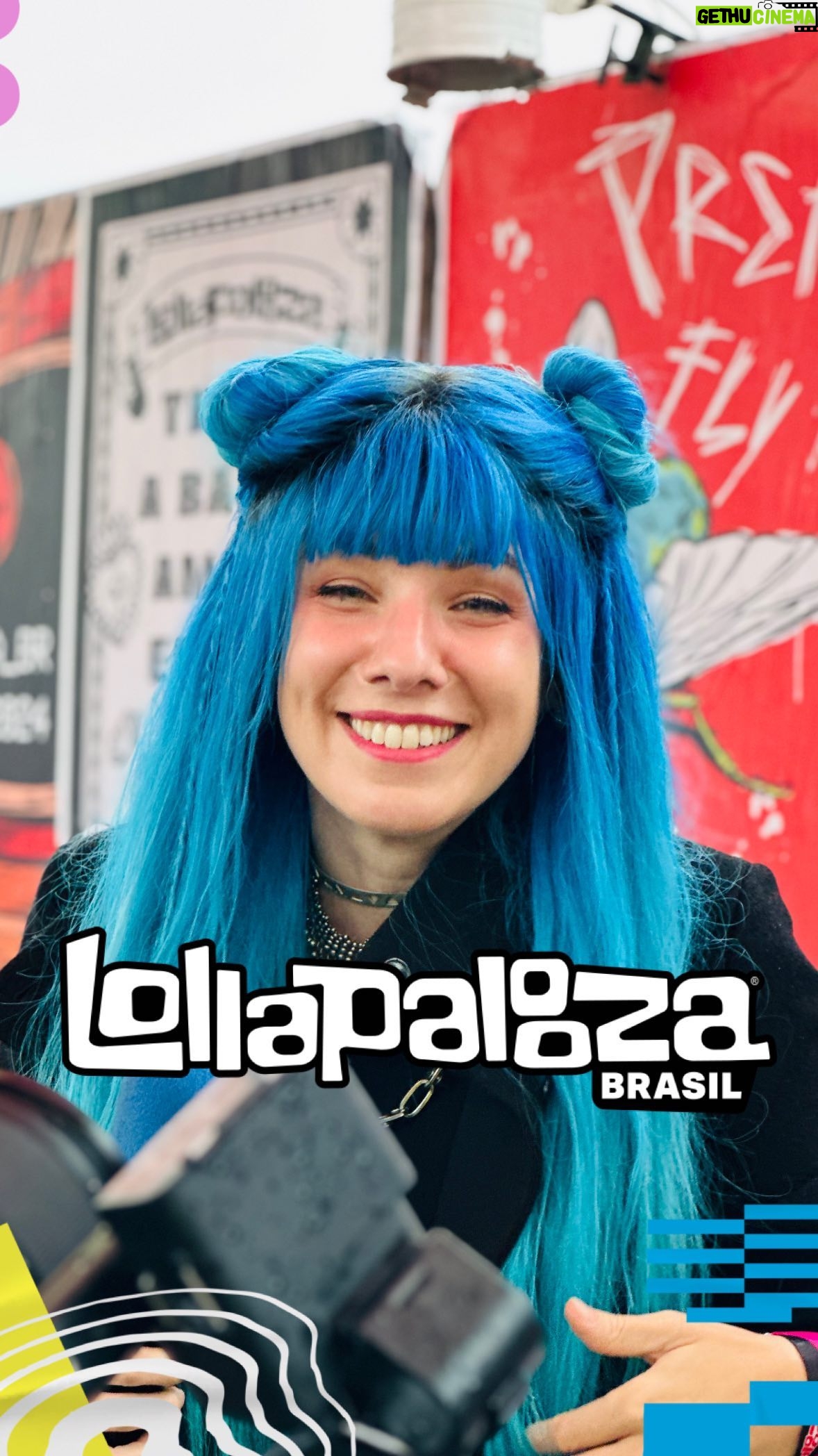 MariMoon Instagram - Que a Cielo é a maquininha de todo brasileiro todo mundo já sabe! E com um toque azul, transformamos a experiência com um upgrade no cashless de quem acertou a senha para aproveitar o segundo dia do festival! #cielonolollabr