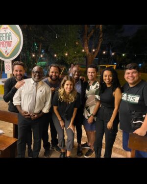 Maria Bopp Instagram - No dia que fez um mês da invasão dos terroristas nas nossas instituições democráticas, eu estive no Palácio do Planalto. Ontem fizemos um primeiro encontro de artistas e influenciadores com Lula pra discutirmos, principalmente, a importância da comunicação do governo nos próximos quatro anos. Falamos como nós, apoiadores do Lula e que temos um alcance grande nas redes, podemos ser pontes para que todas as ações realizadas pelo governo cheguem de fato na população - sendo a maior dificuldade, ainda, o combate às fake news. A real é que a gente não deve deixar a disposição pra conversar com quem pensa diferente da gente só em época de campanha. O “vira-voto” tem que ser todo dia. É cansativo, mas é necessário e ontem foi um dia tão lindo que eu saí com muito gás. Tô pensando numas ideias do que fazer pra deixar essa ponte governo-população mais acessível. Vou tentar estruturar isso melhor e conto pra vcs. Obrigada, @janjalula maravilhosa pelo convite, e obrigada a todos pela troca inspiradora de ontem. Bora nois ♥️