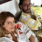 Maria Bopp Instagram – No início do ano eu falei em voz alta que adoraria fazer uma comédia romântica e 10 dias depois recebi esse convite do @rafael_ecg. Um remake brasileiro de AMIZADE COLORIDA. Era bom demais pra ser verdade, achei que não podia ficar melhor. Mas ficou. O talento inesgotável do @icaro como par romântico. A produção da @bionicafilmes por trás. A direção impecável do @rafael_ecg. A adaptação esperta e deliciosa do roteiro feita pela @mazatz e pelo @rafael_ecg pro nosso Brasil e pra novos tempos também. Acabamos de terminar de filmar e eu já tô com saudades. Que sonho, sério. Quem dera fazer cinema fosse sempre assim. Agora só falta vocês assistirem. Em breve num cinema perto de você ♥️