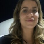 Maria Bopp Instagram – No dia que fez um mês da invasão dos terroristas nas nossas instituições democráticas, eu estive no Palácio do Planalto. Ontem fizemos um primeiro encontro de artistas e influenciadores com Lula pra discutirmos, principalmente, a importância da comunicação do governo nos próximos quatro anos. Falamos como nós, apoiadores do Lula e que temos um alcance grande nas redes, podemos ser pontes para que todas as ações realizadas pelo governo cheguem de fato na população – sendo a maior dificuldade, ainda, o combate às fake news. A real é que a gente não deve deixar a disposição pra conversar com quem pensa diferente da gente só em época de campanha. O “vira-voto” tem que ser todo dia. É cansativo, mas é necessário e ontem foi um dia tão lindo que eu saí com muito gás. Tô pensando numas ideias do que fazer pra deixar essa ponte governo-população mais acessível. Vou tentar estruturar isso melhor e conto pra vcs. Obrigada, @janjalula maravilhosa pelo convite, e obrigada a todos pela troca inspiradora de ontem. Bora nois ♥️