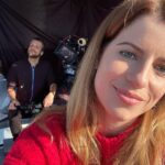 Maria Bopp Instagram - Primeira semana de filmagens de um projeto novo (aquela coisa, ainda não posso contar o que é) que tá sendo muito especial por inúmeros motivos. Estar todo dia com @icaro, reunir um elenco com gente muito foda, ser dirigida pelo @rafael_ecg, trabalhar com a @bionicafilmes e com a equipe incrível que ela reuniu e fazer um filme em que São Paulo também é um personagem. De quebra ainda contracenei com o meu cachorro (e sim, o Gil arrasou). Fazer cinema é treta, mas também é bom demais, porque a gente insiste em fazer. Bora nois ⚡️