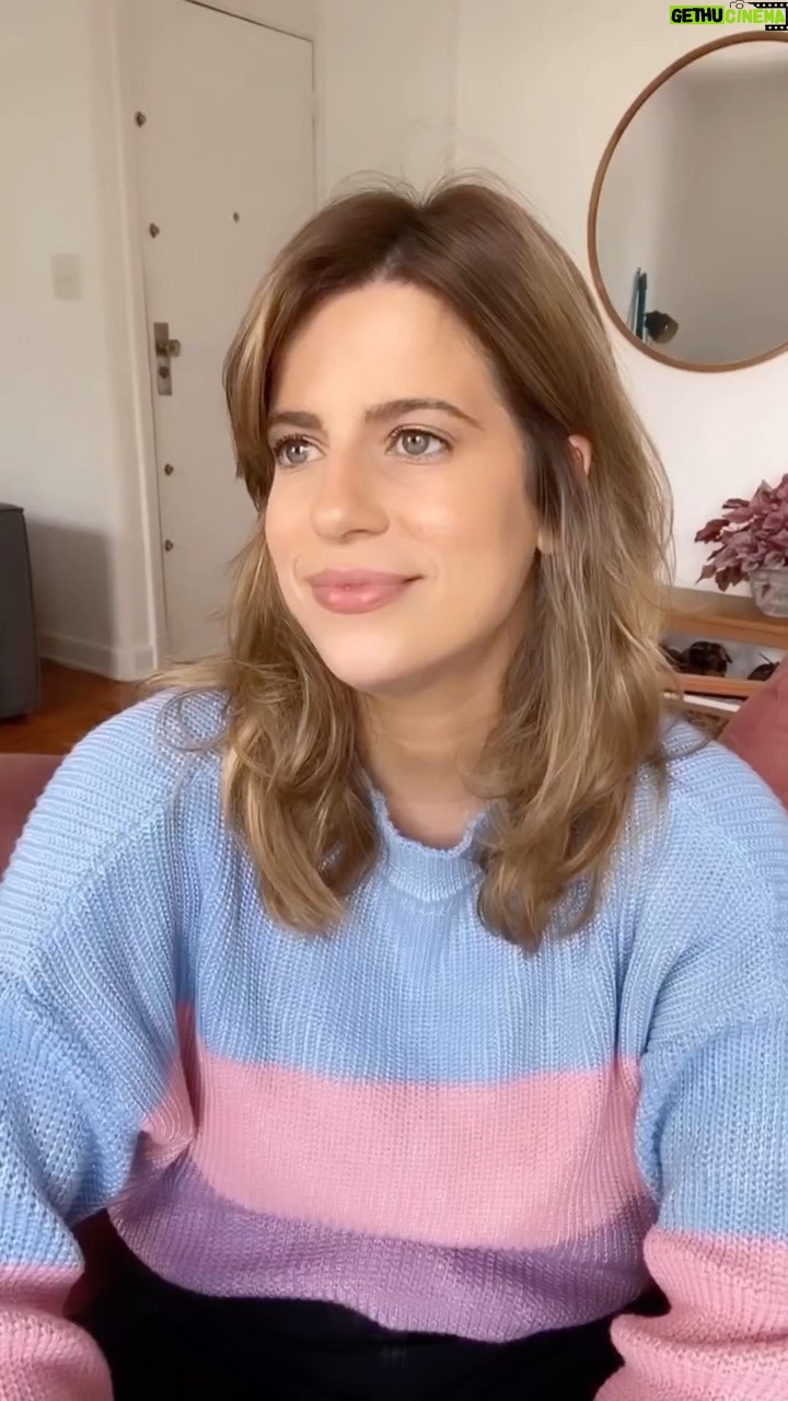 Maria Bopp Instagram - “No domingo de folga, o telefone toca. Era um convite para apresentar um evento. Um mega evento, em português, espanhol e em inglês com apenas dois dias de ensaio. Topei. Valeu, Rexona Clinical, por me garantir 3x mais proteção em todas as situações @rexonabrasil | publicidade