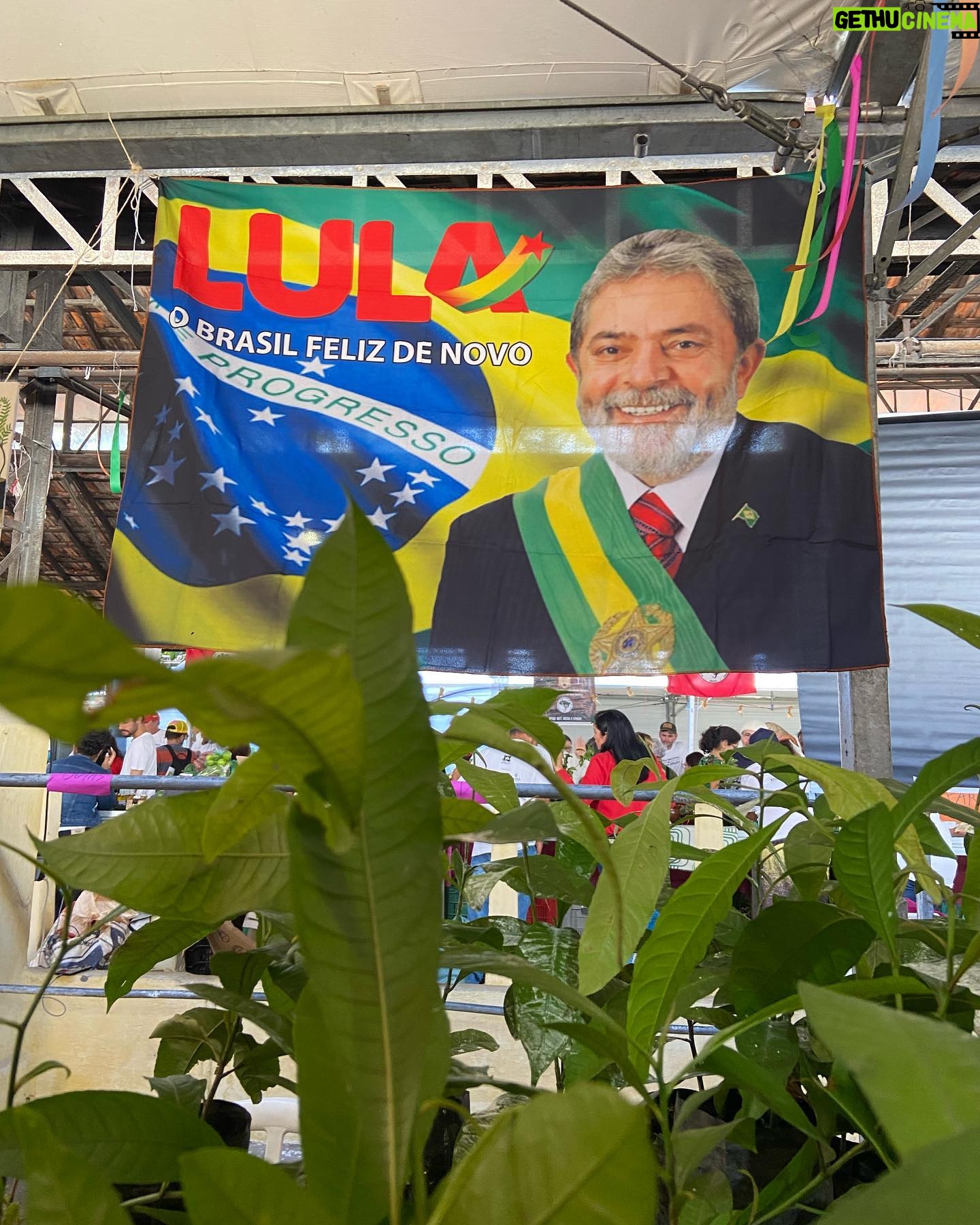 Maria Bopp - 42.3K Likes - 4ª edição da Feira Nacional da Reforma Agrária. Muita comida boa, produtos orgânicos, fitoterápicos, música, céu azul, gente linda e de esquerda. Dia maravilhoso ♥️