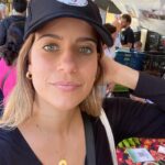 Maria Bopp Instagram – 4ª edição da Feira Nacional da Reforma Agrária. Muita comida boa, produtos orgânicos, fitoterápicos, música, céu azul, gente linda e de esquerda. Dia maravilhoso ♥️