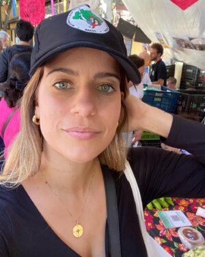 Maria Bopp Instagram - 4ª edição da Feira Nacional da Reforma Agrária. Muita comida boa, produtos orgânicos, fitoterápicos, música, céu azul, gente linda e de esquerda. Dia maravilhoso ♥️