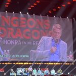 Maria Bopp Instagram – Último dia de @ccxp, montanha russa de emoções no Palco Thunder. ⚡️😮‍💨 A deusa Sabrina Sato, Rodrigo Santoro, o elenco de Dungeons & Dragons e de Teen Wolf, a despedida dos palcos internacionais de Edgar Vivar (nosso eterno Seu Barriga), além das outras atrações que não tive a sorte e honra de apresentar. Quem estava lá viu o tanto que chorei na entrevista com o Edgar – minha cara inchada na foto não me deixa mentir. E o nervosismo tomou conta quando me vi no mesmo palco que Hugh Grant, mas até arrisquei o meu sotaque britânico pra ele entender melhor o meu inglês macarrônico. Obrigada, @_anatinoco_, por me ajudar com a produção desses looks lindos mesmo tendo sido super de última hora. Obrigada, @brunabopp_, por ser brilhante em tudo que faz, por me passar tanta segurança, você é a melhor sócia e parceira que eu poderia ter. Obrigada, @forlani por esse convite! Obrigada, público da @ccxpoficial, por me receberem tão bem!