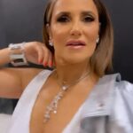 Maria Fernanda Callejón Instagram – Of White
@ibroomoda 
@creacioneslyd.ok 
@alecampospeluqueria 
@durodedomarc5n
