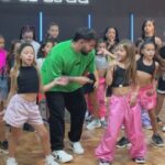 Maria Fernanda Callejón Instagram - Feliz día del bailarin/a Hijita!!! Orgullosa de tus primeros pasos como bailarina ,sé que amas la danza como me pasa a mí, que empecé como vos , cuando era chiquita ! y aunque hace mucho que no bailo nunca se va ese espíritu y ese amor por este arte que nos da la posibilidad de expresarnos libremente! Y a través de tu aprendizaje quiero felicitar a @emirabdulgani y lo extiendo a todos los bailarines/as en su día! PD: seguí así hijita , formándote para que en un futuro te conviertas en lo que queres ser ❤️ @estudiothepark
