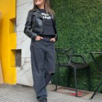 Maria Fernanda Callejón Instagram - LOOK DAY! Mira lo 💣 que es esta Camper @femmeidealeok Remera @winnonateam 👓 @infiniteyewear 👖 @marcustomstyle 👟 @groovasshoes #trendy #streetstyle #tendencia Les gusta? Los leo