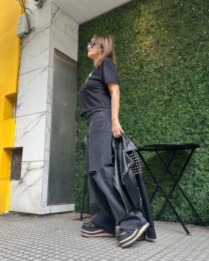 Maria Fernanda Callejón Instagram - LOOK DAY! 
Mira lo 💣 que es esta
 Camper  @femmeidealeok 
Remera @winnonateam 
👓 @infiniteyewear 
👖 @marcustomstyle 
👟 @groovasshoes 
#trendy #streetstyle #tendencia 
Les gusta? Los leo