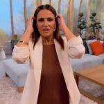 Maria Fernanda Callejón Instagram - Sorpresa! @femmeidealeok Aquí en @telefe #alabarbarossa como panelista !!! Yo feliz , ustedes q cuentan? Los leo