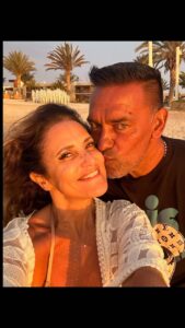 Maria Fernanda Callejón Instagram - Mi Valentín❤️❤️ Mi Negrito del amor, nosotros aquí , apostando al amor SIEMPRE! “Hilo Rojo”❤️ 😘@fernandonegrogamboa #nuestrotema #nuestroviajesoñado
