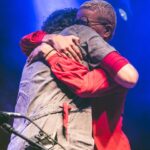 Maria Gadú Instagram - foram dias e noites de amor e brilho. uma honra subir ao palco com meu querido @paulinhomoska e suas canções magníficas, que tanto fazem parte das relíquias que guardo no coração. maior honra ainda, é desfrutar de sua companhia, sua amizade, e poder rir de doer a barriga com essas amizades tão lindas @leandroquirogaferreres @tina.zenn @passarohippie @vicentepbarros @paulinhobarroso e meu amor @popi.itapema !!! Obrigada @medioymedio , obrigada Moska! Obrigada, gente! ♥️♥️♥️♥️ . As fotos estão misturadas, mas são do @paulinhobarroso , da @popi.itapema e do @maurirod.uy . menos a do mar neon, que tirei humildemente com meu aparelho telefônico 💥