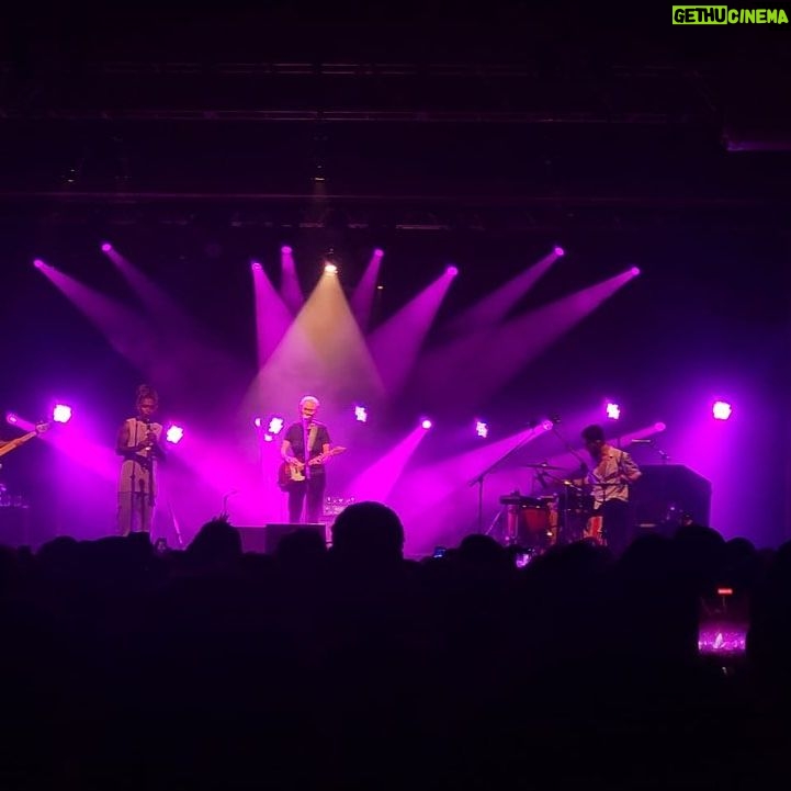Maria Gadú Instagram - agradecendo as pessoas lindas que foram nos shows de Bauru e Sp! Hoje tem mais em Sp e amanhã em Bertioga! Bora brasil! Hoje dia dos povos indígenas, consciência e música. . Fotos @paulinhobarroso e @ligiachaim 💕