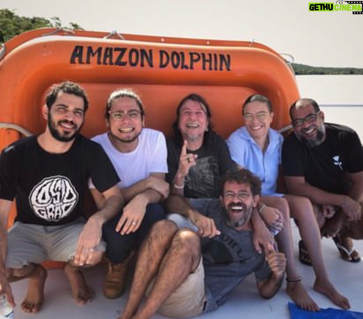 Maria Gadú Instagram - esse sonho a gente vive, todos os dias, meu amigo. O que faz o som que a gente pensa chegar nas pessoas. Ele dança. Tem essa cara seria, mas bem no raso é tão delicado, gentil e bonito. Um amor de quase 10 anos. Cumplicidade. Meu amigo, confidente, que enche de beleza as coisinhas que faço, que faz com amor e competências. . @diogoguedes666 é uma honra ter vc como porta som da minha música. Feliz aniversário!!! Sem sua arte, eu estaria cantando bem baixinho. Te amo, irmão. ♥️ . Que venha tudo o que a gente quer!!! É bonito descobrir o som do mundo ao seu lado!