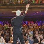 Maria Gadú Instagram – Noite Brilhante no Rio de Janeiro!!! Nessa casa tão querida que é o @vivoriorj 
Com amigas e amigos, e esse repertório que faz lembrar tantas coisas!! É um prazer fazer música com vocês! Muito amor!!!!! Agradecer especialmente meu amor @popi.itapema que organizou tudo de forma amorosa e muuuuuuito certeira!! Beijão, e até já!! 

clarineta: @manojayv
baixo: @_davidnascimento 
percussão: @feliperoseno
som: @diogoguedes666 e @adrianavianas
luz: @ligiachaim 
direção técnica: @paulinhobarroso
produção: @tuxarenato
produção executiva: @nascimentomusica e @popi.itapema (@raphaelpulga e @fernandadavid)
RP: @evandrorius
Assessoria de Imprensa: @perfexx_assessoria
Fotos: @kontraluz 
Vídeos: @somosalastro