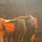 Maria Gadú Instagram – agradecendo aqui a todas as pessoas que foram aos shows de São Carlos e Curitiba! Foi um fim de semana lindão!!!! como é bom voltar a estrada e reencontrar vocês! ♥️♥️♥️♥️♥️♥️

clarineta: @manojayv

baixo: @_deeptones

percussão e milagres: @feliperoseno

som: @diogoguedes666 , @adrianavianas e @lill4s 

luz: @ligiachaim e @camilajordao.cj 

direção técnica: @paulinhobarroso

produção: renato tuxá

produção executiva: @nascimentomusica e @popi.itapema 

fotos curitiba (1/2/3/4): ederwmachado

foto/vídeo sesc são carlos (5/6): @paulinhobarroso