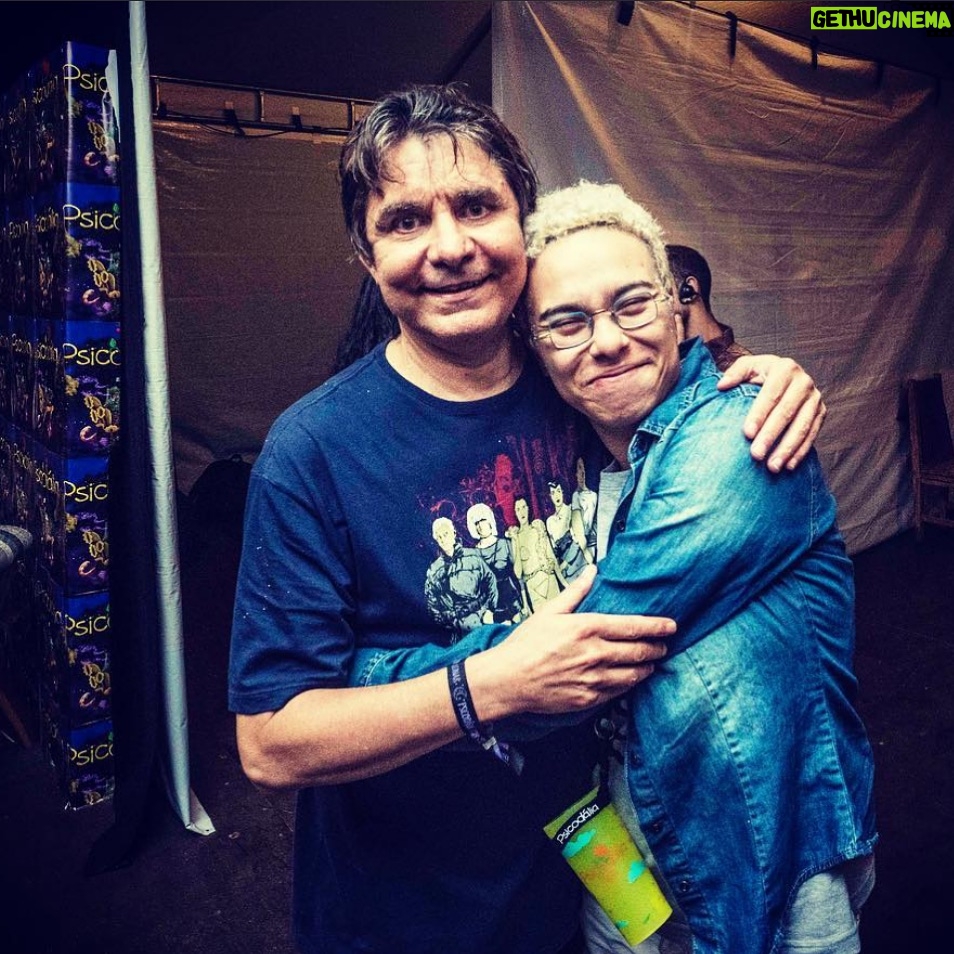 Maria Gadú Instagram - mais uma sorte, dessa vez do mundo! do brasilll. sim gente, a gente tem @loborgesoficial ♥️ feliz aniversário, amigo querido! que tudo seja sempre aquele sol na cabeça, aquela canção postal, aquela nuvem cigana! te amo! ♥️♥️♥️ eu danço com você o que você dançar 💥