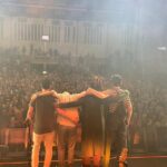 Maria Gadú Instagram – agradecendo aqui a todas as pessoas que foram aos shows de São Carlos e Curitiba! Foi um fim de semana lindão!!!! como é bom voltar a estrada e reencontrar vocês! ♥️♥️♥️♥️♥️♥️

clarineta: @manojayv

baixo: @_deeptones

percussão e milagres: @feliperoseno

som: @diogoguedes666 , @adrianavianas e @lill4s 

luz: @ligiachaim e @camilajordao.cj 

direção técnica: @paulinhobarroso

produção: renato tuxá

produção executiva: @nascimentomusica e @popi.itapema 

fotos curitiba (1/2/3/4): ederwmachado

foto/vídeo sesc são carlos (5/6): @paulinhobarroso