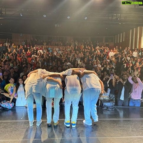 Maria Gadú Instagram - fotos lindas do show de São Paulo (sesc 14 bis) na sexta e de Bertioga ( Festival Internacional Indigena de Bertioga) ontem!! Dias emocionantes!! Obrigada a todas as pessoas que foram nos ouvir nesses 4 dias, cansada, porém feliz!!! ♥️ . Hoje participo do show do meu amigo @geanramospankararuoficial aqui em Belém do Pará, no palco Encantaria no evento Semana dos Povos Indigenas! Muita gente linda no palco! O evento começa as 13h! Até já 💕 . Fotos de @ligiachaim @laogawa e @paulinhobarroso
