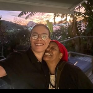 Maria Gadú Instagram - viva a música popular brasileira!! Como disse o mestre @caetanoveloso MPB é TUDO!!! quanta alegria em fazer parte ♥️♥️♥️♥️
.
algumas fotos estão em baixa mas meu amoooor está em caixa ALTA!❤️‍🔥🎙️🎤