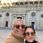 Maria Gadú Instagram - as vezes eu fico pensando: caramba que sorte. sei lá se sorte tb. mas eu fico pensando. ela é tão doce, tão amorosa, generosa, uma alegria. e ela gosta de brincar, de palavras, de músicas, de brinquedos, de jogos (mas é MUITO ruim em imagem e ação. MUITO). . uma moça determinada, justa, elegante, inteligente e muito amiga. uma candura mesmo. . essa foto tiramos em Lecce, na região da Puglia, onde comemorei meu aniversário cantando num teatro liiiiiindo. a gente gosta de bater perna e tomar sorvete com cerveja. . talvez sejam essas frases da Rita Lee: “amooor é um livro” e “amor é sorte” ♥️ te amo, Popita!