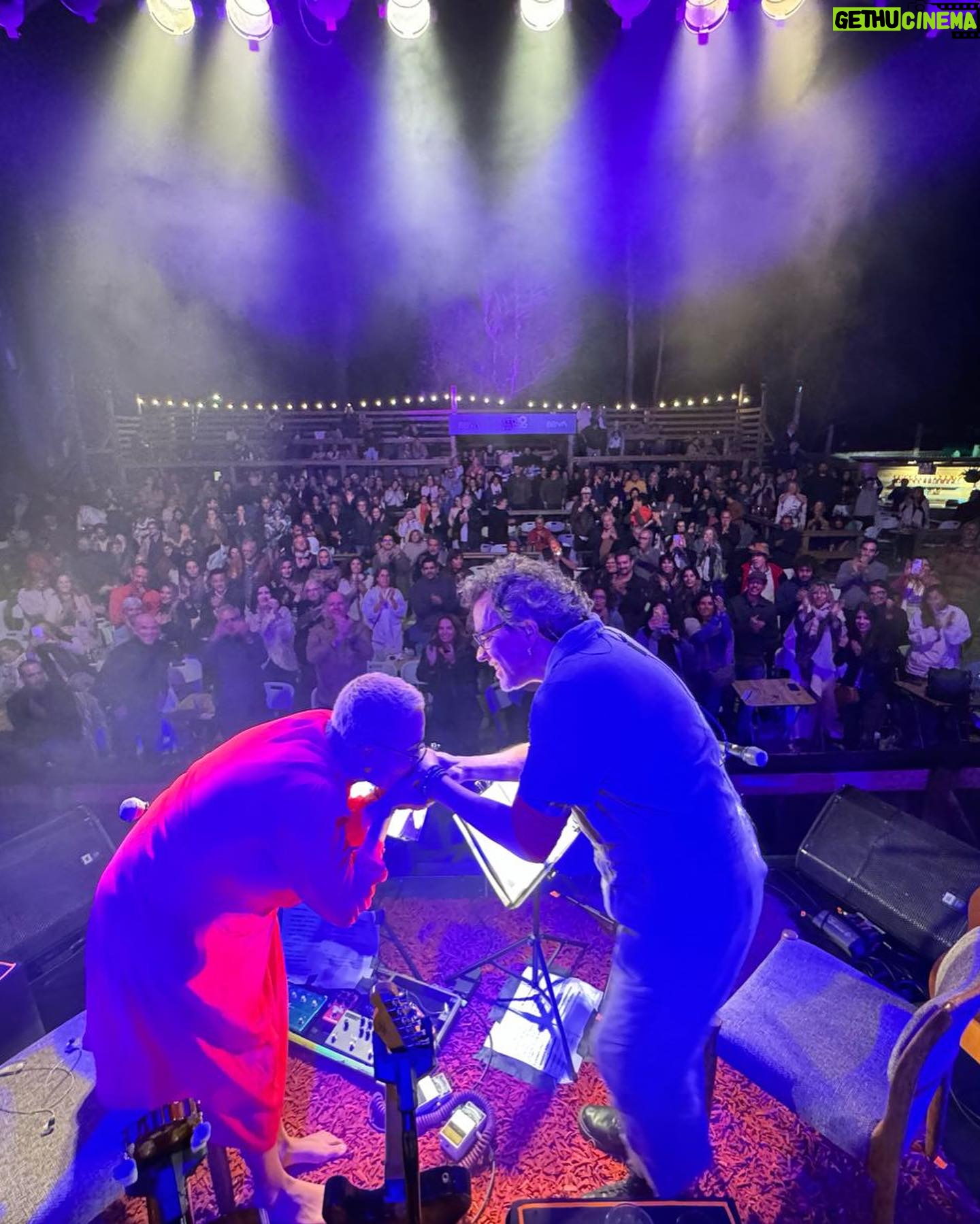 Maria Gadú - 5.5K Likes - foram dias e noites de amor e brilho. uma honra subir ao palco com meu querido @paulinhomoska e suas canções magníficas, que tanto fazem parte das relíquias que guardo no coração. maior honra ainda, é desfrutar de sua companhia, sua amizade, e poder rir de doer a barriga com essas amizades tão lindas @leandroquirogaferreres @tina.zenn @passarohippie @vicentepbarros @paulinhobarroso e meu amor @popi.itapema !!! Obrigada @medioymedio , obrigada Moska! Obrigada, gente! ♥️♥️♥️♥️
.
As fotos estão misturadas, mas são do @paulinhobarroso , da @popi.itapema e do @maurirod.uy . menos a do mar neon, que tirei humildemente com meu aparelho telefônico 💥