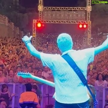 Maria Gadú - 9.4K Likes - quando no meio da crise de oxigênio, morando em Manaus na pandemia, entre preocupações, ações e tristeza conversava com meu amigo @vito sobre o sonho daquilo passar e eu poder fazer um show gratuito bem ali na praça, pra gente comunhar, não sabia que seria assim. bem assim, com tanta gente magnífica num evento sustentável, discutindo possibilidades, com jovens, pessoas experientes, ativistas, movimentos sociais e os indígenas dando o curso do rio.
e bem ali do palco pude ficar olhando pra banca do Joaquim, e pensando o quanto ele foi e é importante na construção dos meus estudos, sempre me mandando livros magníficos e me acolhendo em papos intermináveis ♥️ @banca_do_largo
como eu amo Manaus. tô muito muito feliz em ter voltado sorrindo demais!!!
gratidão a @vandawitoto que mais uma vez arrebatou o pensamento e o coração!♥️🏹
até já, Manaus!
clarineta: @manojayv
baixo: @_deeptones
bateria: @bigrabello
som: @adrianoduprat e @lill4s
luz: @ligiachaim
direção técnica: @paulinhobarroso
produção: renato tuxá
produção executiva: @nascimentomusica e @popi.itapema
fotos : @paulinhobarroso
fotos: @guisilvafoto
valeu @glocalexp