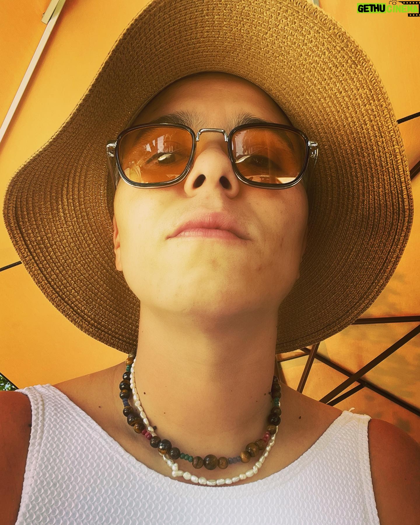 Maria Gadú - 5.6K Likes - depois de tantos e tantos anos, voltando a Itália. meu coração, minha memória, minha segunda língua, minha juventude bem vivida, meus sustos e surpresas. trabalho e amor caminham pelo mundo. yo no soy de aqui, pero tu tampoco♥️