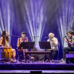Maria Gadú Instagram - Foram 3 concertos luminosos, lindos e muito especiais. Dividir o palco com essas artistas brilhantes me emociona muito, assistir o movimento de suas expressões de tão perto, o calor de suas existências! Obrigada @silviaperezcruzzzzz @lilianaherrero_ y @rossiguitarra ! Obrigada a equipe de talento @patricio.tejedor @etneus @popi.itapema ♥️ @maruisla Obrigada as pessoas que foram celebrar conosco em Barcelona, Cartagena y Madrid! 🩵 @joanfornes 💙 @plomezyvargas 🤍 @studio187floresta 💜 @fergonzalez_photo