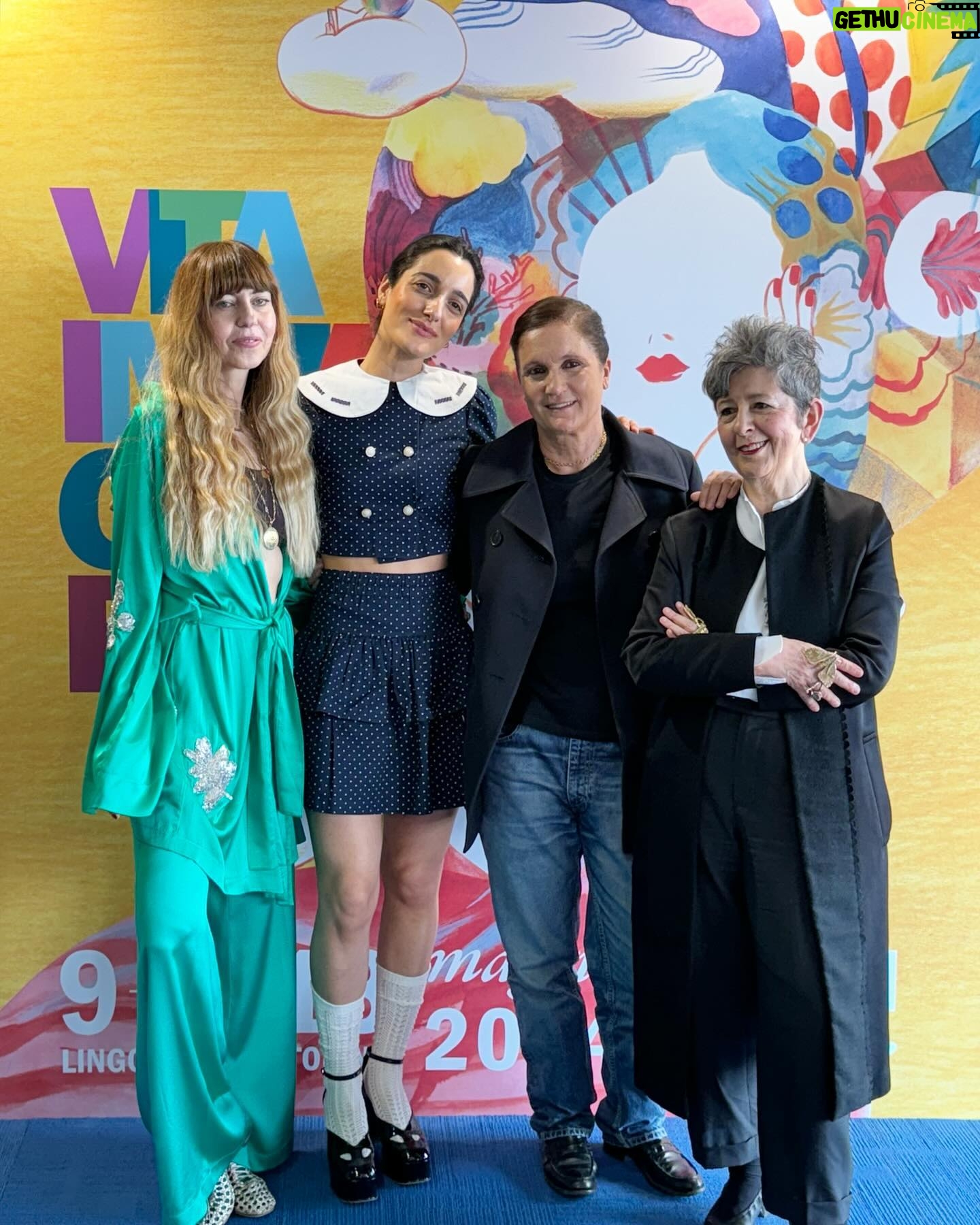 Maria Grazia Chiuri Instagram - Grazie a @chiaratagliaferri e @lafrisa per aver invitato la meravigliosa @levanteofficial ed io a questa puntata live di Sailor sul rapporto tra moda e musica al @salonelibro di Torino è stato un vero piacere! L’episodio sarà disponibile su @storielibere.fm