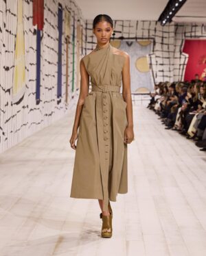 Maria Grazia Chiuri Instagram - The classic trench coat becomes the focal point of a fascinating #Dior Couture Spring-Summer 2024 stylistic exercise. Opening up the creative frontiers for this iconic item of Parisian chic, @MariaGraziaChiuri has totally rethought its archetypal aura by calling on the savoir-faire of the House's ateliers alike to cut cotton twill into belted dresses and voluminous outerwear.