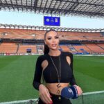 Maria Luisa Jacobelli Instagram - The chaaaampions⚽️ San siro was insane (as usual)🔥🚀 Inter - Benfica @sportmediaset @championsleague San Siro Stadio